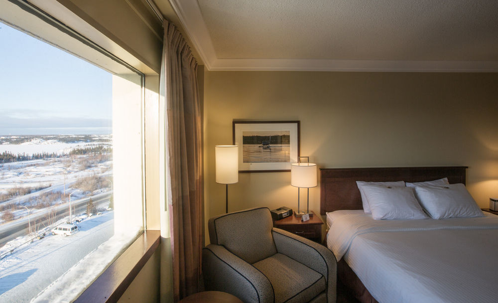 The Explorer Hotel Yellowknife Exterior foto