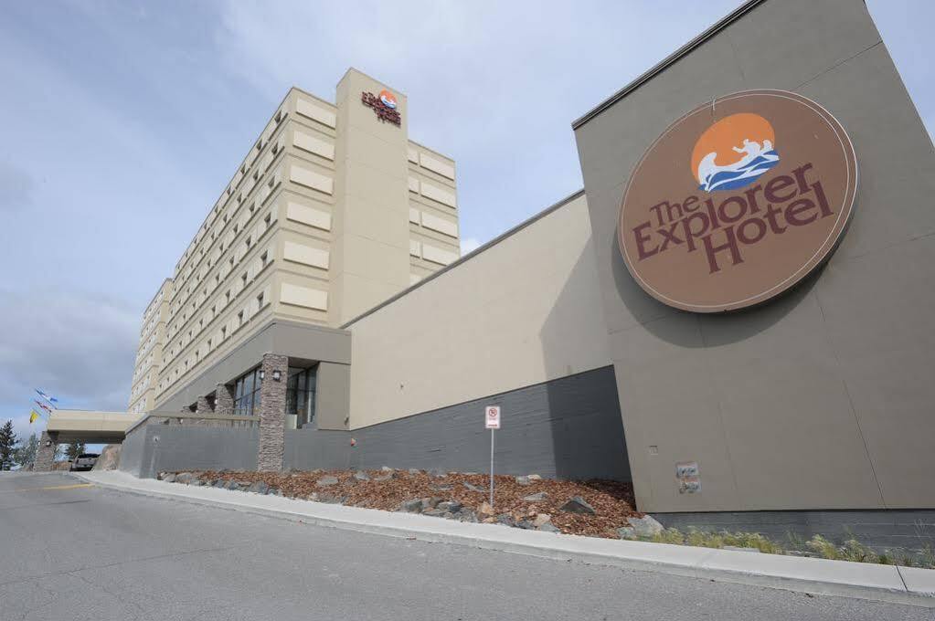 The Explorer Hotel Yellowknife Exterior foto